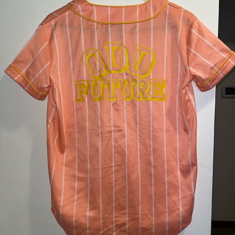 Size: Small - Picture 2 of 2